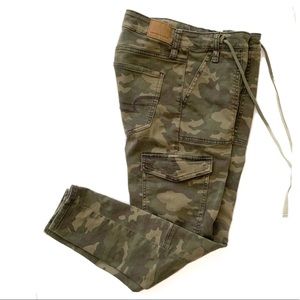 American Eagle Camo High Waisted, Skinny, Cropped Jeggings Size 8